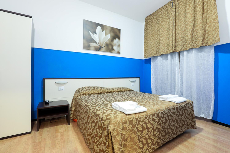 Others 4, Mini Hotel, Genova
