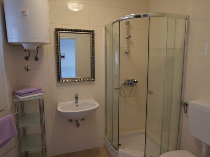 Others 3, Spacious apartment with terrace, Pag