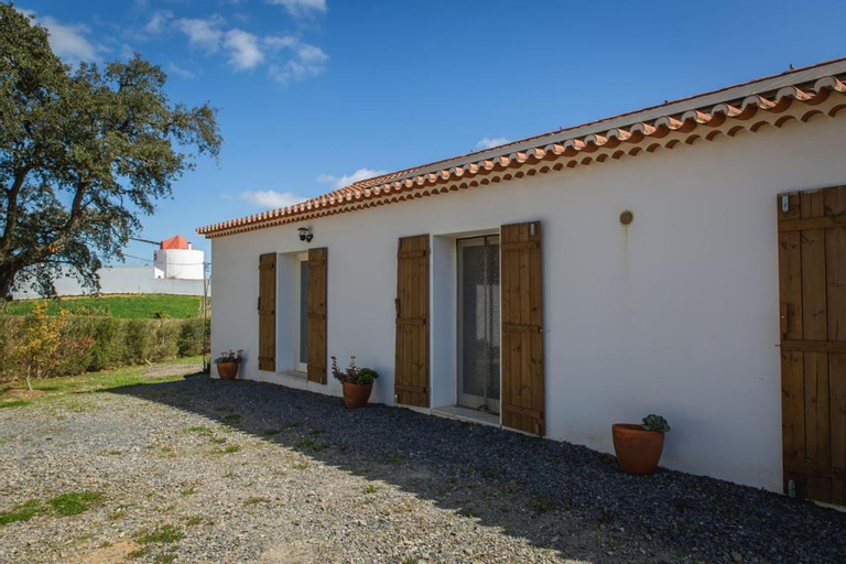Costa Vicentina Villa with Garden Pool and View, Santiago do Cacém
