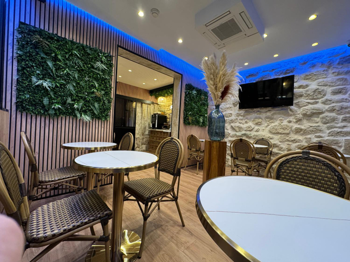 Food & Drinks 5, Hotel Nation Montmartre, Paris