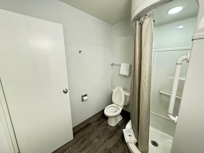 Bathroom 2, Motel 6 Casper, WY, Natrona