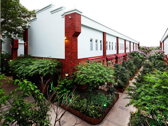 Exterior 10