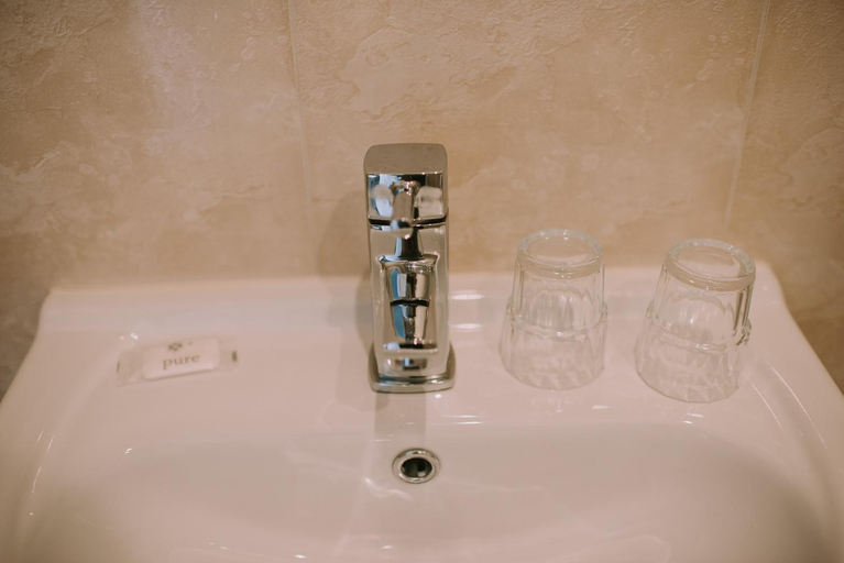 Bathroom 4, Royal Valentia Hotel