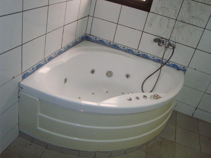 Others 3, Hotel Vallee Des Princes, Wouri
