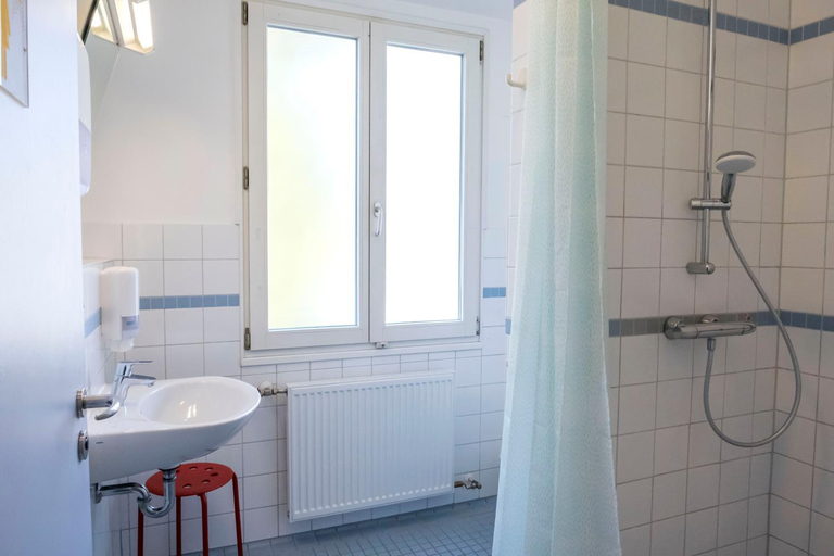 Bathroom, Jugendherberge Lubeck Vor dem Burgtor, Lübeck