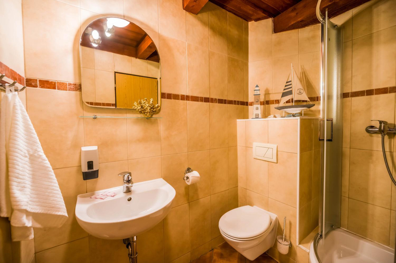 Bathroom, La Port, Znojmo