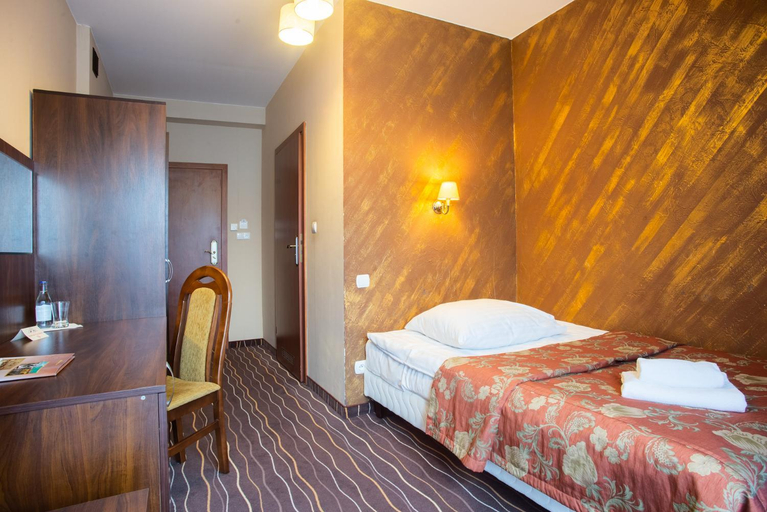 Bedroom 2, Hotel Karino Spa, Lesko