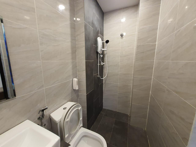 Bathroom 19