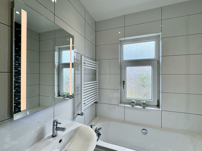 Bathroom 4, Lenhurst House, Lincolnshire
