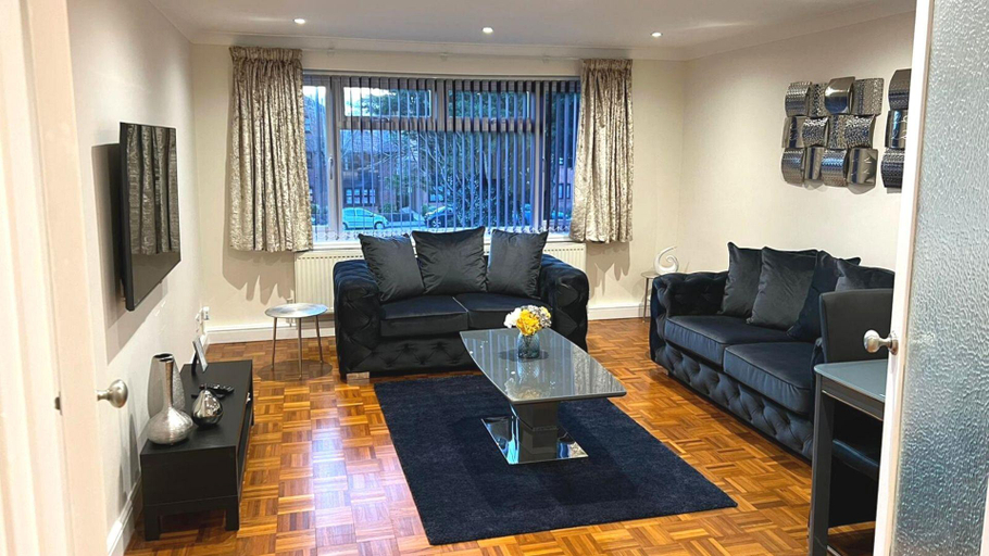 Others 4, Spacious 3Bed/1Bath Pet Friendly Flat w/ Free WiFi, London