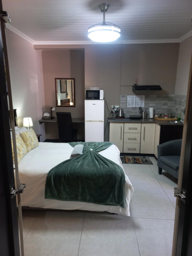 Others 3, Esperance Guesthouse, Siyanda