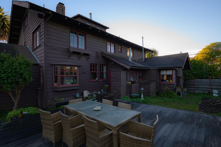 Others 1, Captains Quarters, Mendocino