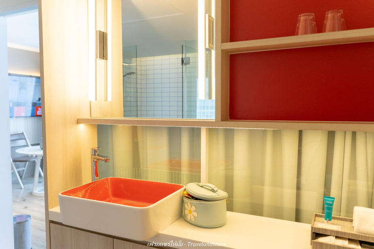 Bathroom 16