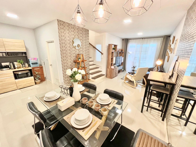 Dining Room 9