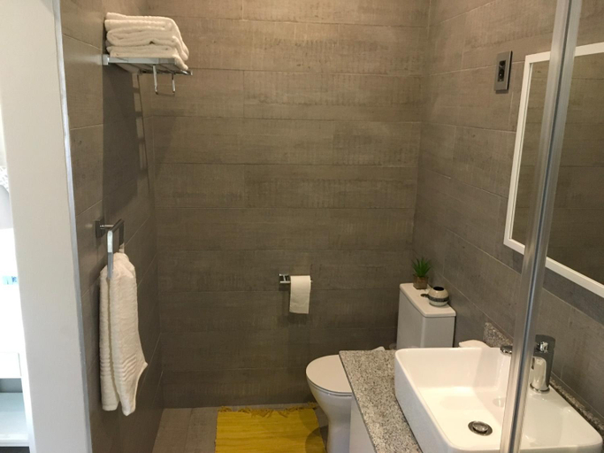 Bathroom 4, La Posada Umhlanga, eThekwini