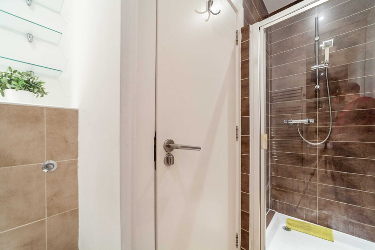 Bathroom 3, Luxury Chelsea Apartment, London