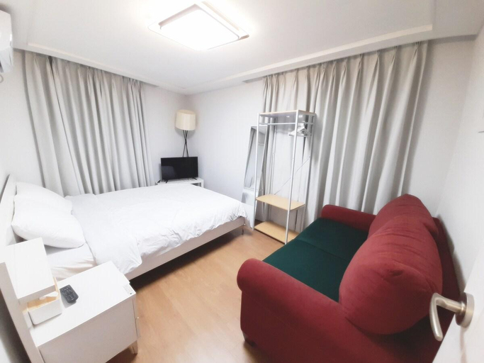 Others 5, Syun's Nest 102 (Self quarantine Possible), Yongsan