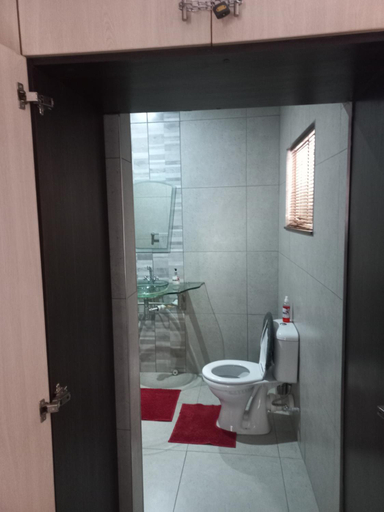 Bathroom 1, Esperance Guesthouse, Siyanda