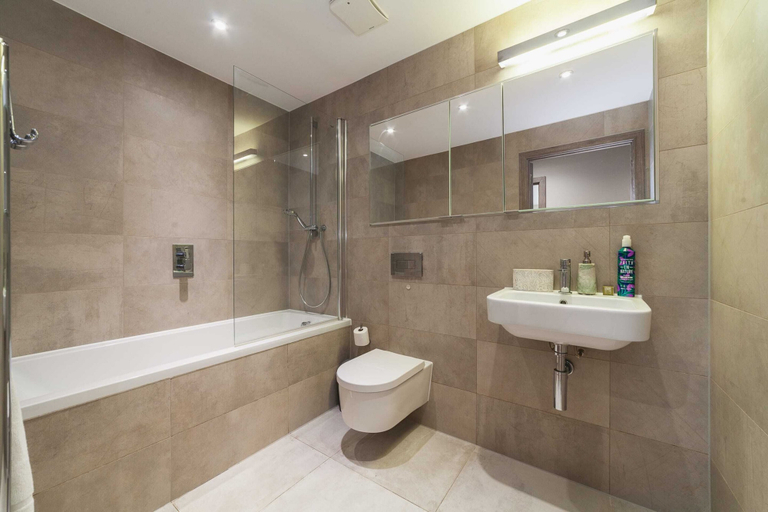 Bathroom 3, Stylish Three-bedroom Battersea Flat, London