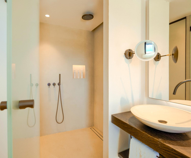 Bathroom 5, La Zambra Resort, Málaga