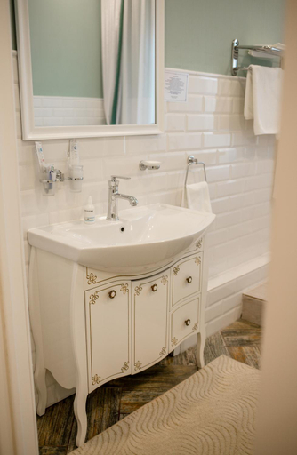 Bathroom 4, Hotel Chekhov, Ussuriyskiy rayon