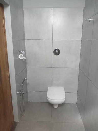 Bathroom, La Lune B&B, Viluppuram