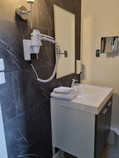 Bathroom 4, Hotel du Cheval Blanc, Deux-Sèvres