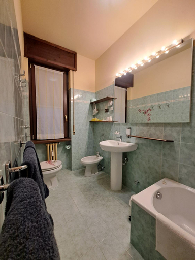 Bathroom 2, Bed & Breakfast A San Siro 75, Milano