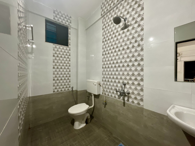 Bathroom, God Gift Hostel, North Goa