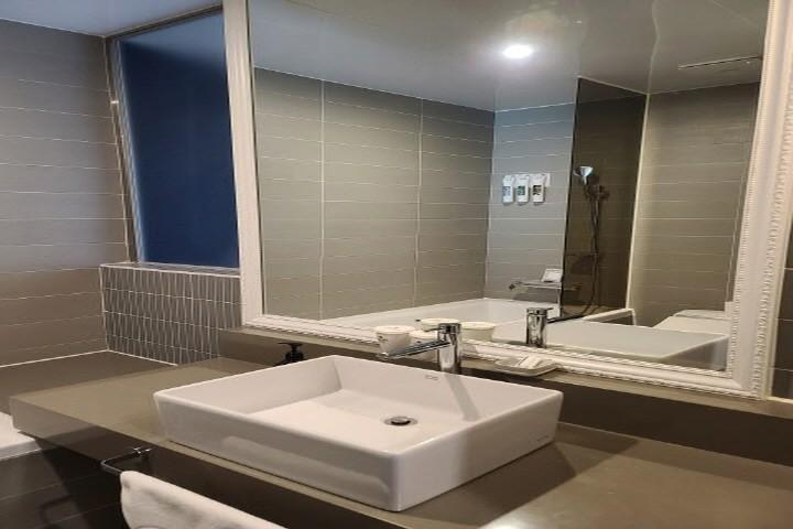 Bathroom 26