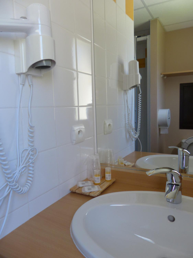 Bathroom 3, Les Aveilles, Isère