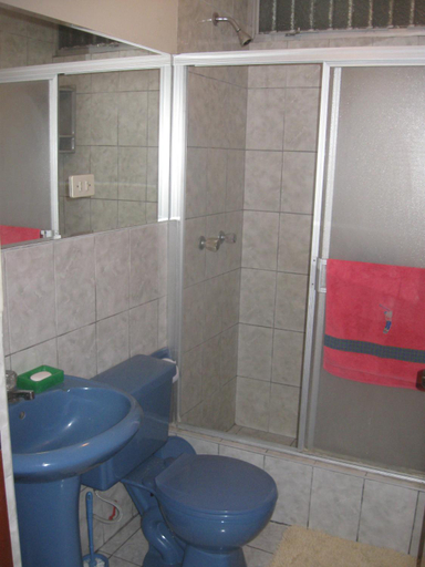 Bathroom 3, Posada Peregrinus, Lima