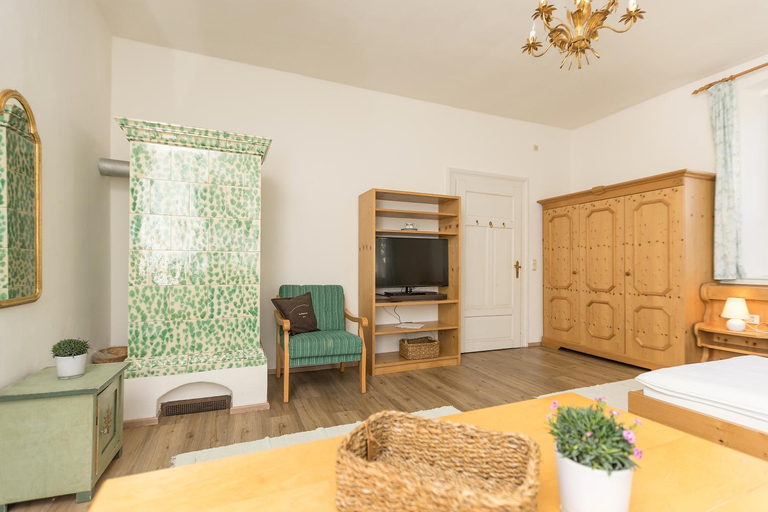 Bedroom 2, Villa Waldfrieden - Ferienwohnungen und -Haus, Bad Tölz-Wolfratshausen