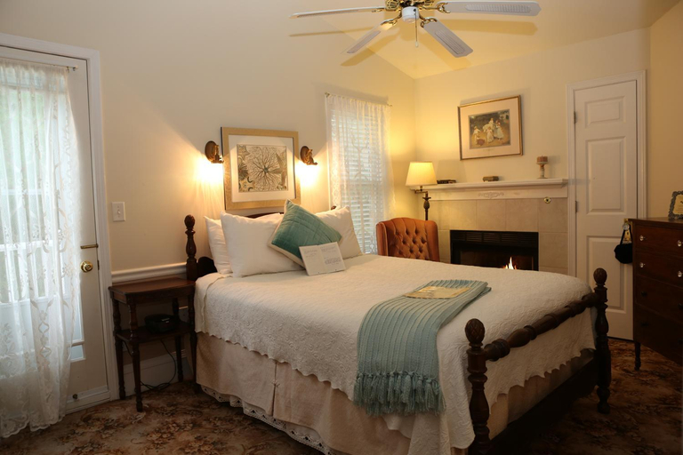 Others 5, Martha's Vineyard B & B, Van Buren