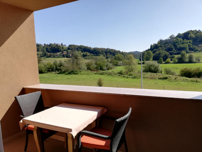 Others 5, Hotel Amarilis, Netretić