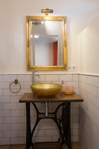 Bathroom 3, Mas Tomas, Girona