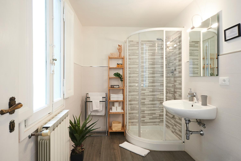 Bathroom 2, 3B Firenze Centro, Florence