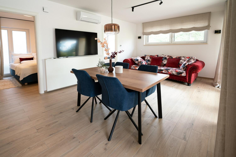 Others 3, Apartments Kras 24 with Pool, Sežana
