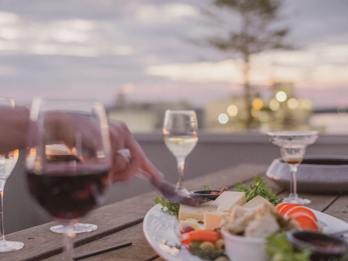 Food & Drinks