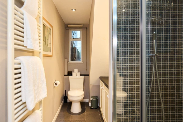 Bathroom 3, The Notting Hill Gate Crib - Relaxing 2bdr House, London