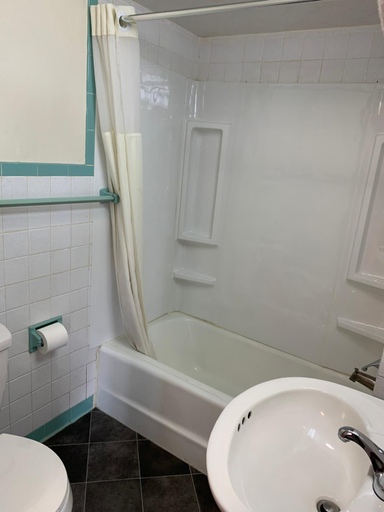 Bathroom 3, Budget Inn, Westmoreland