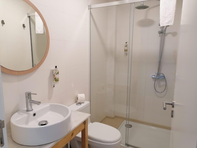 Bathroom 3, o Poboa Guesthouse, Póvoa de Varzim