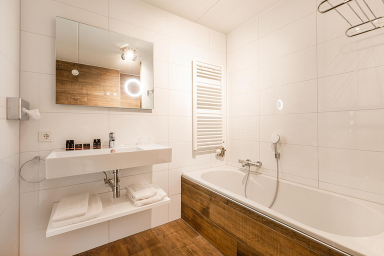 Bathroom 3, Hotel Herikerberg, Hof van Twente
