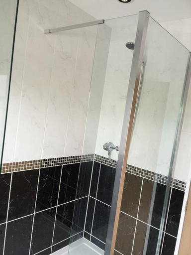 Bathroom 3, Bryn Derwen, Powys