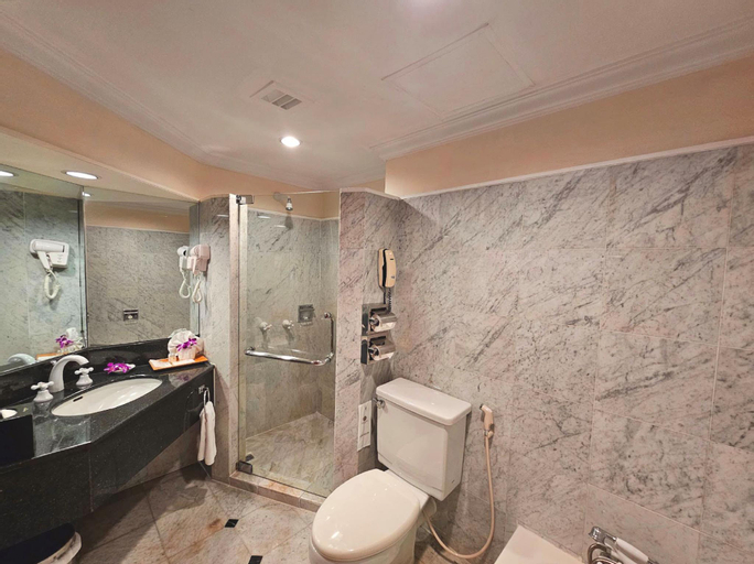 Bathroom 7