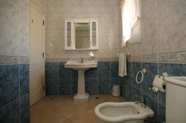 Bathroom 2, Apartamentos Coral do Vau, Portimão