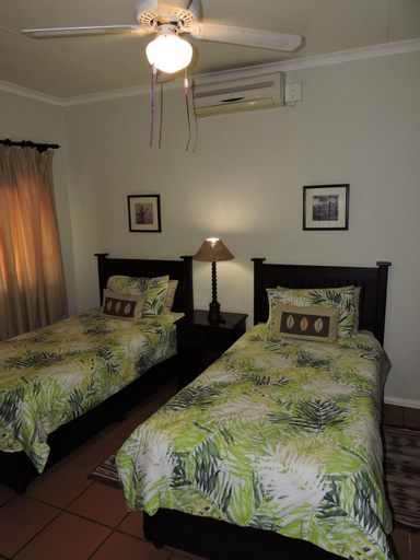 Bedroom 3, Hluhluwe Country cottages, Umkhanyakude