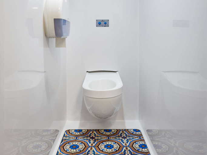 Bathroom, hotelF1 Maurepas, Yvelines