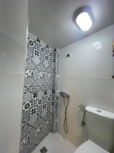Bathroom 16