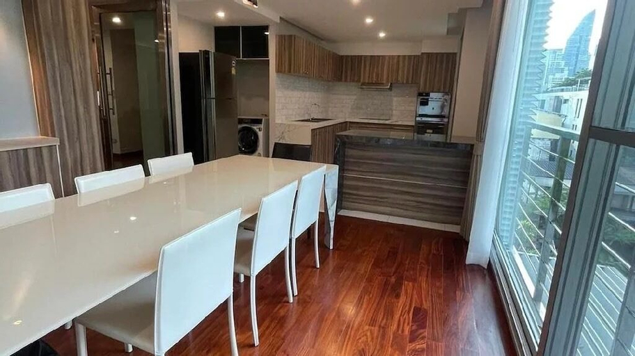 Dining Room 11